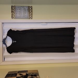 4x Black sleeveless dress
